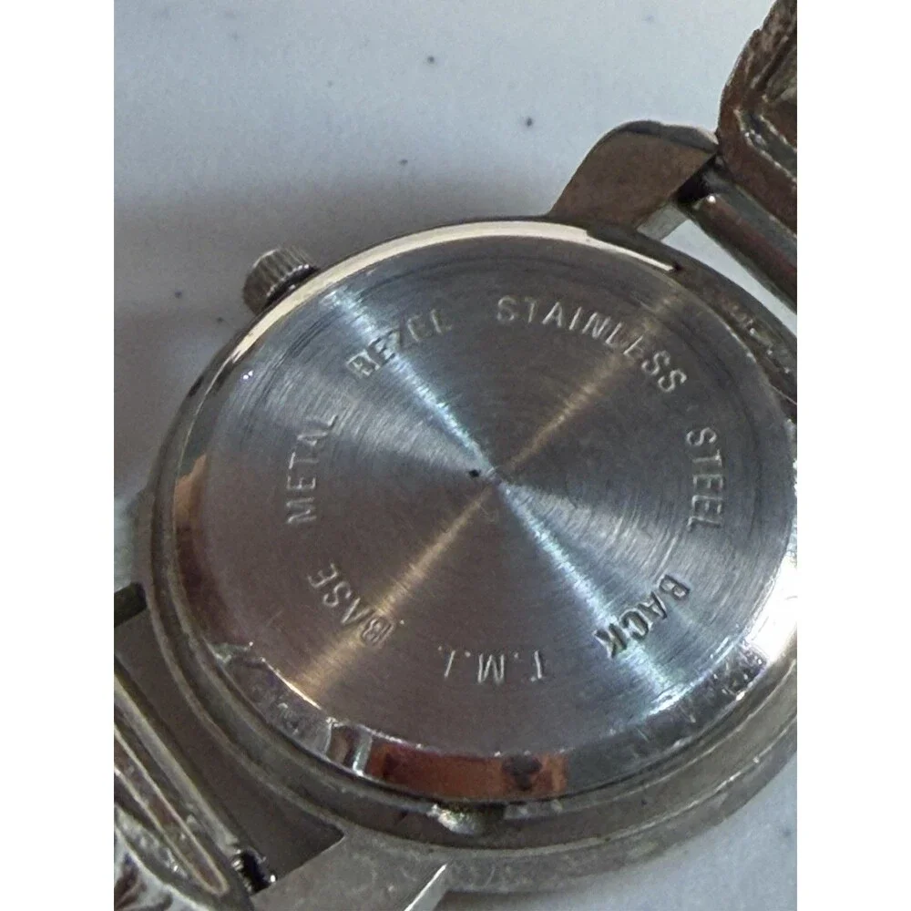 Collezio Quartz Women’s Stretch Bracelet Watch Silver Tone